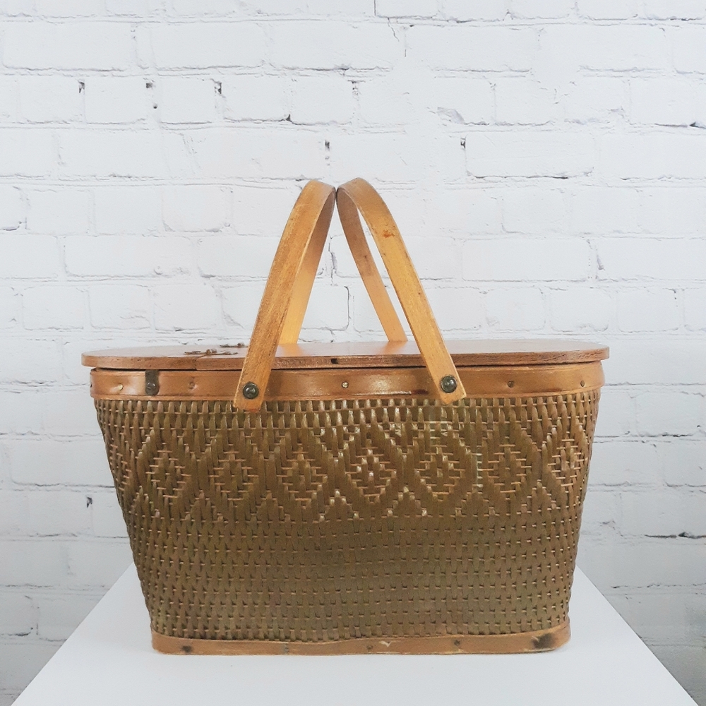 VINTAGE 1950s HAWKEYE Two Tone Diagonal Weave Design 18.5" Picnic Basket
